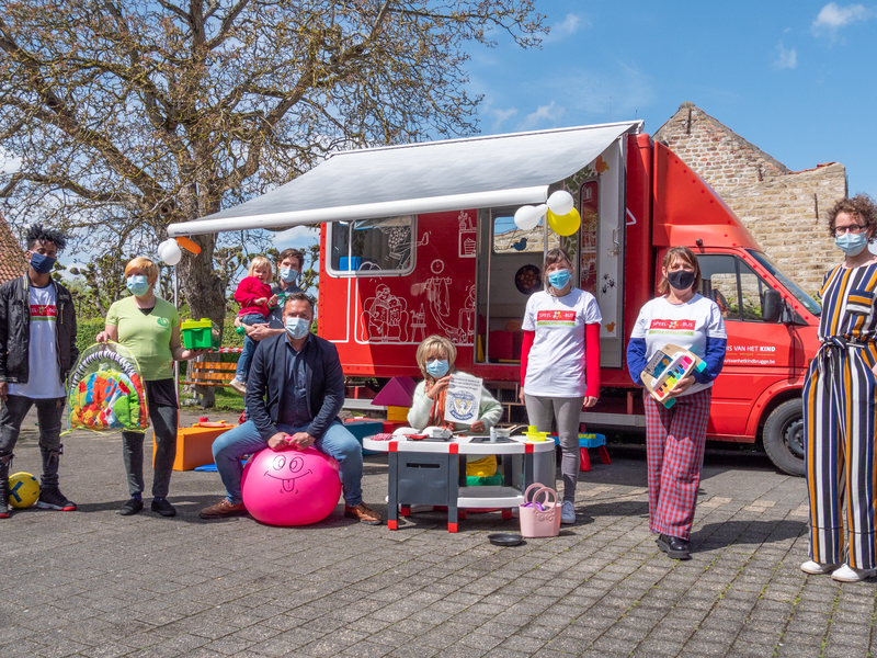 Huis van het Kind Brugge rijdt naar jonge gezinnen toe met “Speel-o-Bus”